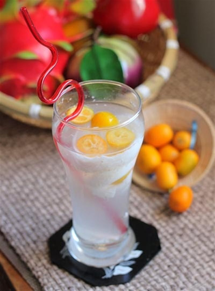 nuoc_dua_tac_giai_nhiet_mua_he_Helen_Ngoc_Giang_Hotel_Long_Xuyen