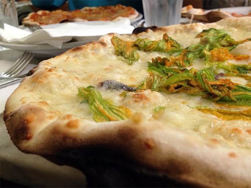 Pizza tại Ai Marmi - 1 trong 6 nhà hàng pizza ngon nhất tại Rome