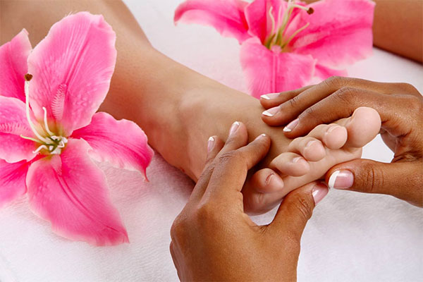 Massage chân tại Helen Ngọc Giang Hotel