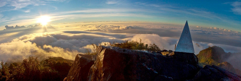 Toàn cảnh đỉnh núi Fansipan - Nóc nhà của Đông Dương