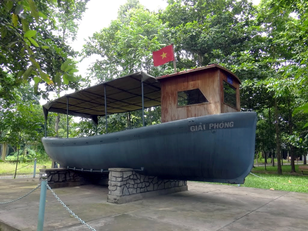 Mô hình ca nô Giải Phóng tại khu lưu niệm chủ tịch Tôn Đức Thắng - xã Mỹ Hòa Hưng - Long Xuyên