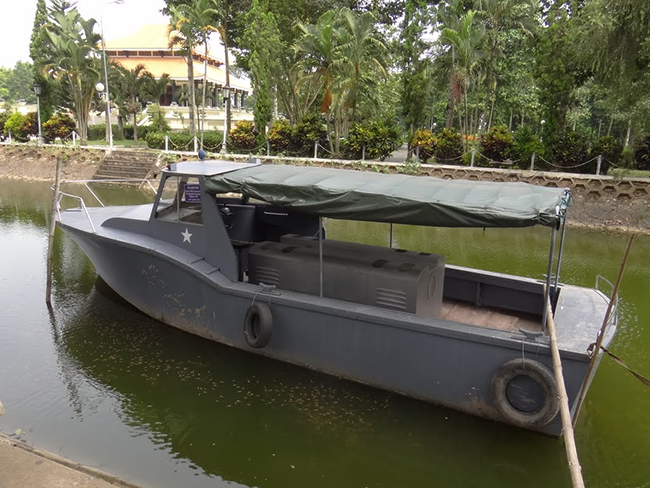 Tàu Giang Cảnh tại khu lưu niệm chủ tịch Tôn Đức Thắng - TP Long Xuyên - An Giang