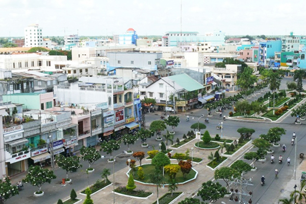 Đường Nguyễn Huệ - một trong những đường đẹp nhất Long Xuyên