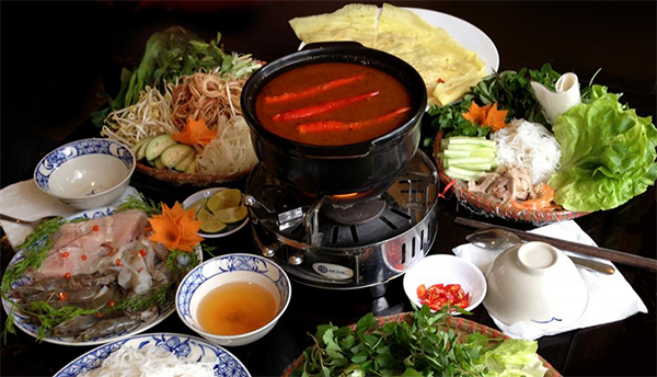 Đặc sản lẩu mắm chế biền từ sản vật mùa sông nước miền Tây Nam Bộ